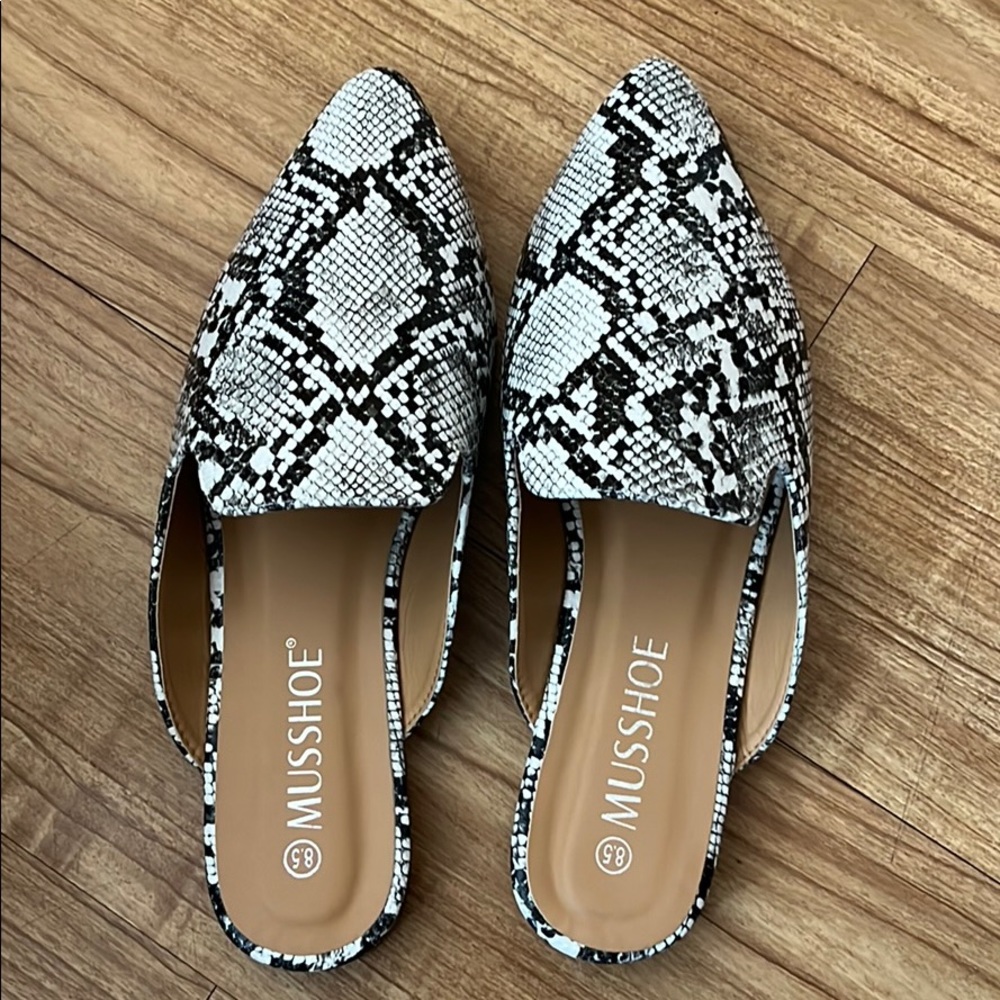 Snake print loafers